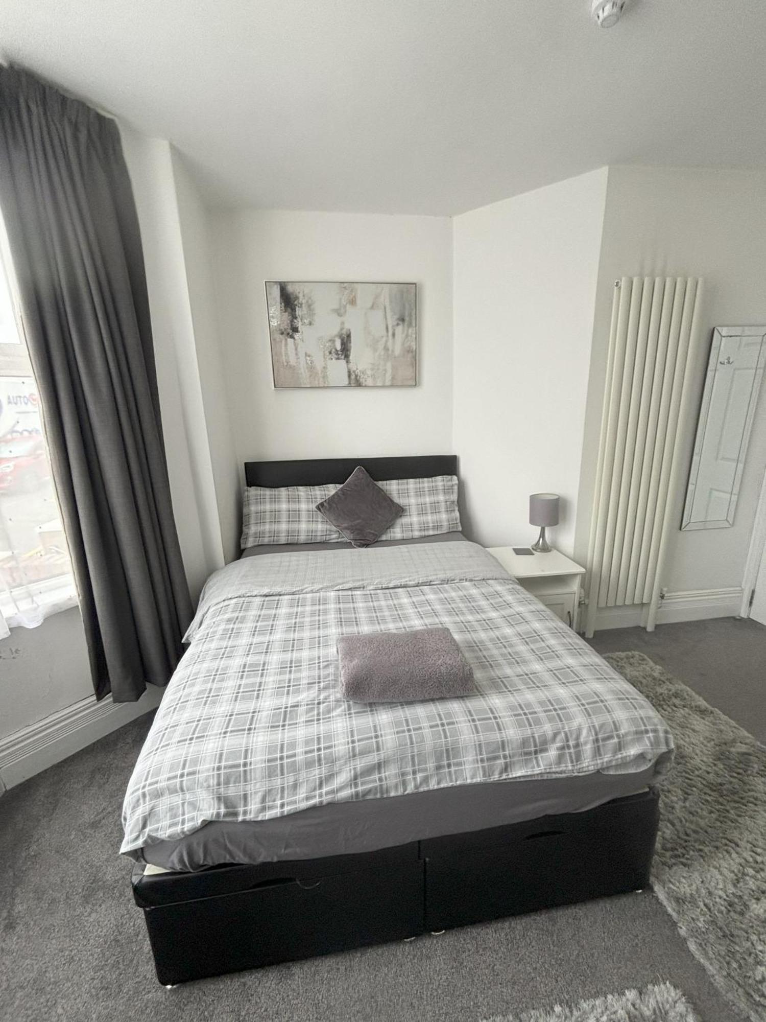 Copperfield Apartment Кардиф Екстериор снимка